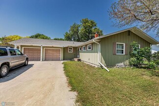 324 3rd Ave E, Halstad, MN 56548
