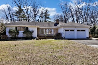 70 Priscilla Dr, Lincroft, NJ 07738