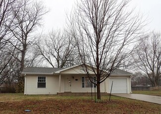 422 Kansas Dr, Iola, KS 66749
