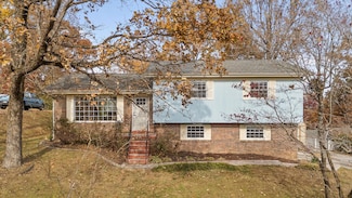 815 Sutton Dr, Hixson, TN 37343