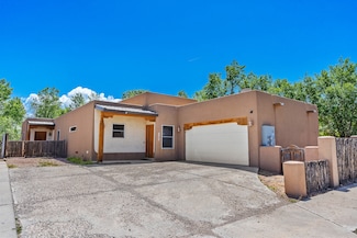 1139 Harrison Rd, Santa Fe, NM 87507