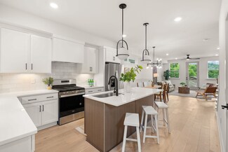 328 Peachtree St, Nashville, TN 37210
