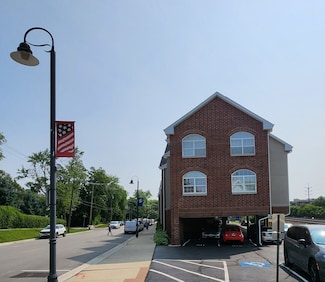 245 Burlington Ave Unit 308, Clarendon Hills, IL 60514
