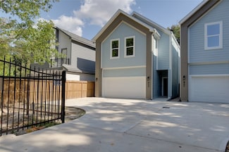 955 Ringold St, Houston, TX 77088