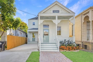 6112 Laurel St, New Orleans, LA 70118