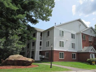 1 Timberwood Dr Unit 105, Goffstown, NH 03045