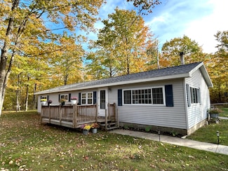 10286 E Grand Lake Rd, Presque Isle, MI 49777