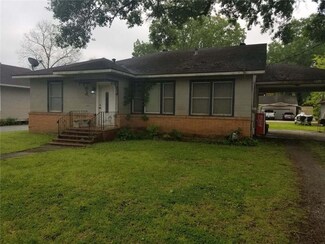 527 Davis St, Jennings, LA 70546