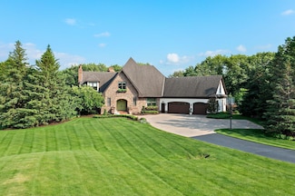 9921 Deerbrook Dr, Chanhassen, MN 55317
