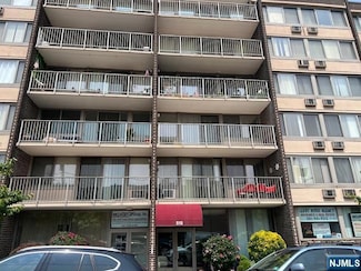 515 Anderson Ave Unit 2G, Cliffside Park, NJ 07010