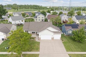 1016 Koudsi Blvd NW, Cedar Rapids, IA 52405