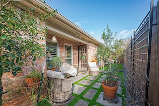 336 Champions Colony Iii, Houston, TX 77069