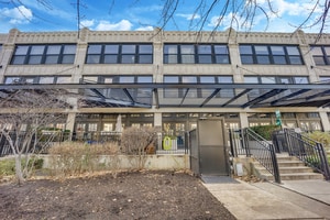 1001 W 15th St Unit 331, Chicago, IL 60608