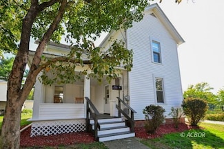 18 Clarke St, Athens, OH 45701