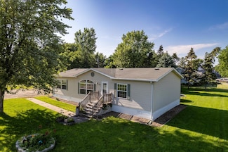 5202 2nd St, New Auburn, MN 55366