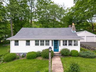 15 Seneca Rd, Middlefield, CT 06455