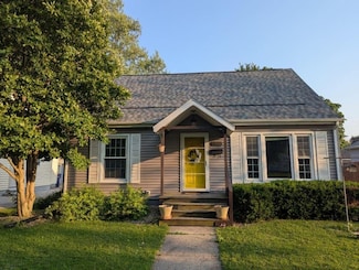 1521 Greenview Ave, Janesville, WI 53548