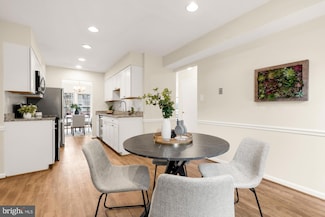 19 Shagbark Ct, Rockville, MD 20852