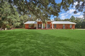 99 Lee Dr, Jesup, GA 31545
