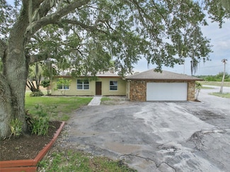 8812 Oakwood Dr, Lake Wales, FL 33898