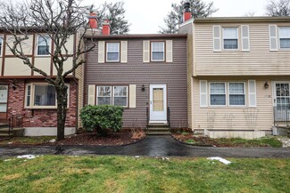 19 Stonegate Ln, Derry, NH 03038