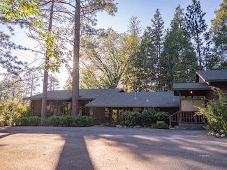 25970 Cedar St, Idyllwild-Pine Cove, CA 92549