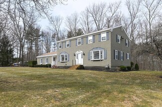 6 Rustic Ln, Plaistow, NH 03865
