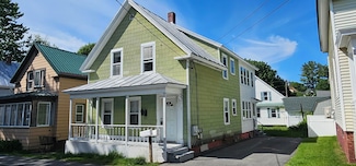 11 Gray St, Waterville, ME 04901
