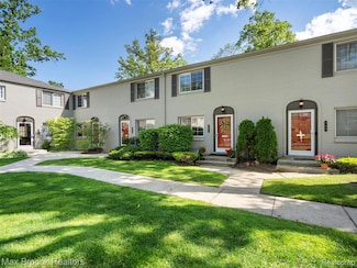 702 Graefield Ct Unit 165, Birmingham, MI 48009