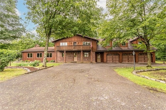 526 Pleasant Valley Rd, Connellsville, PA 15425