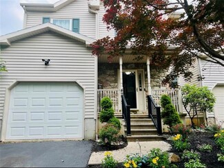 4272 Bedford Dr, Bethlehem, PA 18020