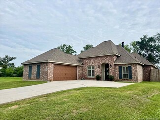 660 Landwood Dr, Moss Bluff, LA 70611