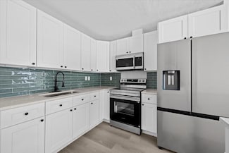 905 SE 10th St, Stuart, FL 34994