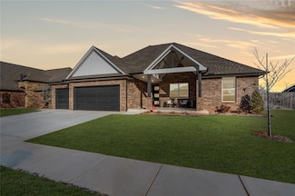 5808 Ledgestone Dr, Mustang, OK 73064