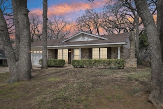 803 Pin Oak Ln, Arlington, TX 76012