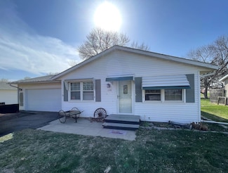 1506 Oak St, Tyndall, SD 57066