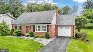 310 E Charlotte St, Millersville, PA 17551