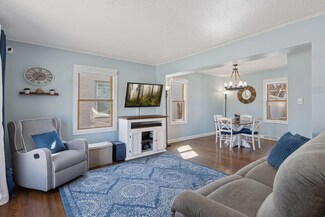 3005 Chowen Ave N, Robbinsdale, MN 55422