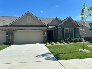 719 W Spaniel Dr, Ann Arbor, MI 48108