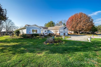 1 Wintry Dr, Hendersonville, NC 28792