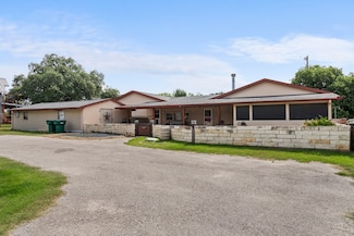 1307 Hillcrest Dr, Granite Shls, TX 78654