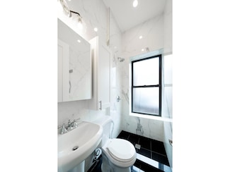 24 Ave a Unit 5A, New York, NY 10009