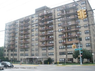 1000 Clove Rd Unit 5B, Staten Island, NY 10301