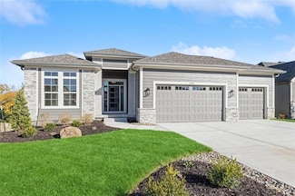 11453 S Montclaire Dr, Olathe, KS 66061