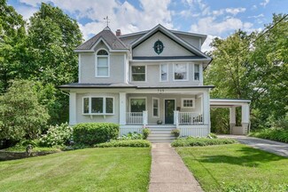 715 Hillside Ave, Glen Ellyn, IL 60137
