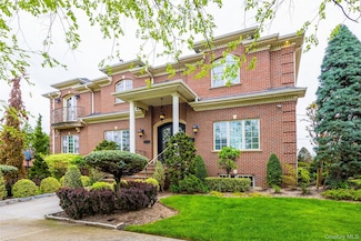 150-50 6th Ave, Whitestone, NY 11357