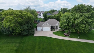 1222 Greystone Ln SW, Rochester, MN 55902
