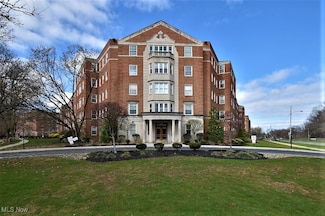 13800 Fairhill Rd Unit 317, Shaker Heights, OH 44120