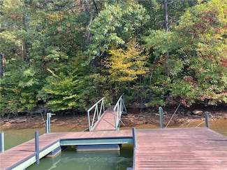 121 W Waters Edge Ln, West Union, SC 29696