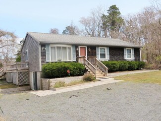 4 Coffey Ln, Dennis Port, MA 02639